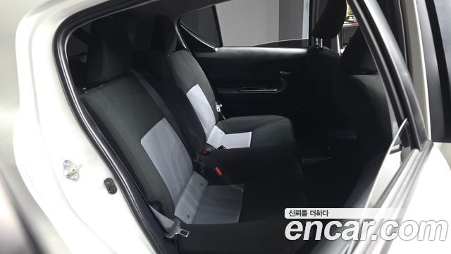 Toyota Prius 2019 — photo 12
