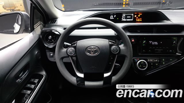 Toyota Prius 2019 — photo 13