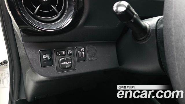 Toyota Prius 2019 — photo 17