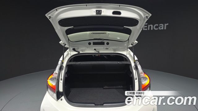 Toyota Prius 2019 — photo 20