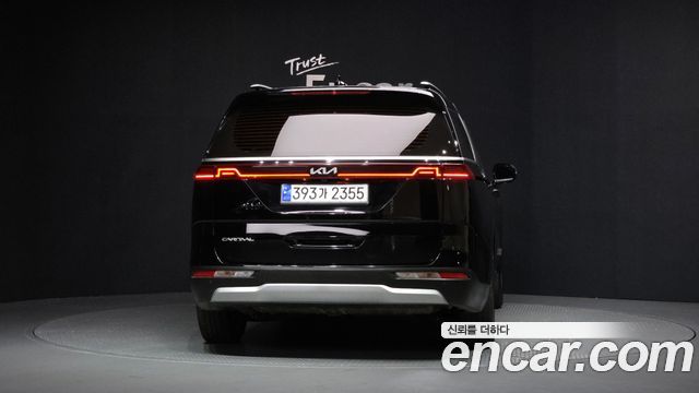 Kia Canival 2023 — photo 4
