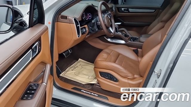 Porsche Cayenne 2023 — photo 10