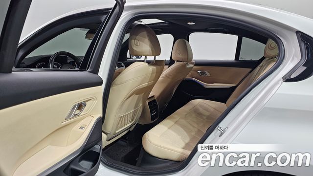 BMW 3-Series 2022 — photo 17