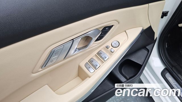 BMW 3-Series 2022 — photo 23