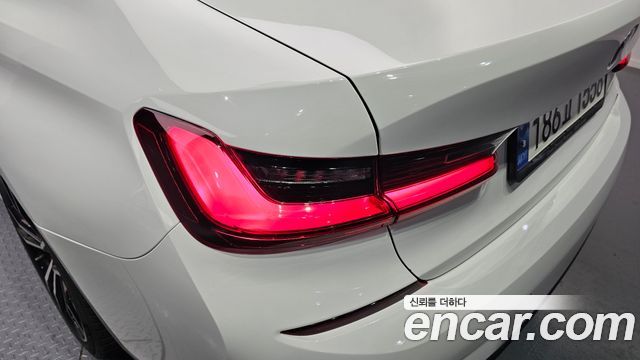 BMW 3-Series 2022 — photo 9