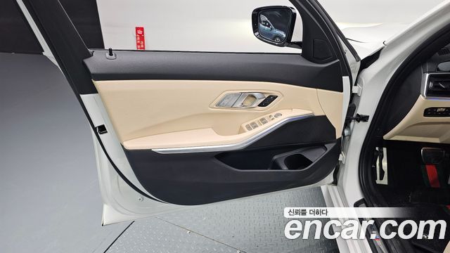 BMW 3-Series 2022 — photo 14
