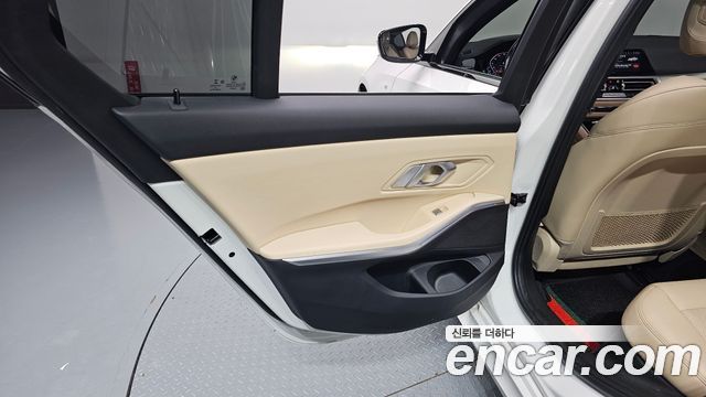 BMW 3-Series 2022 — photo 15