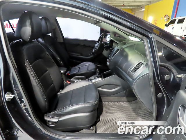 Kia K3 2016 — photo 8