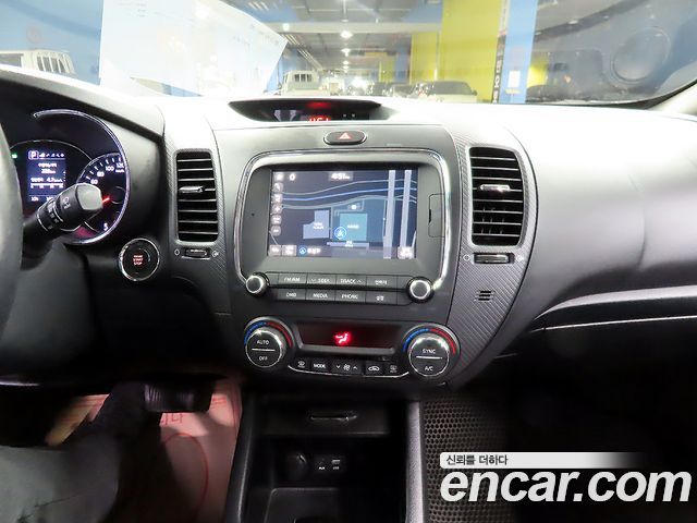 Kia K3 2016 — photo 12