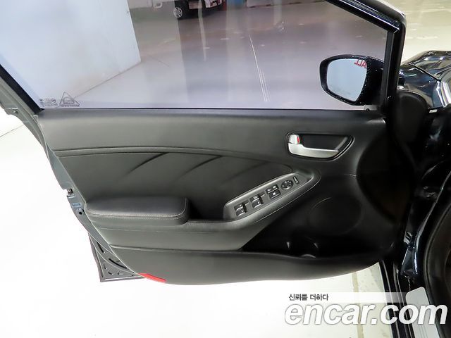 Kia K3 2016 — photo 14