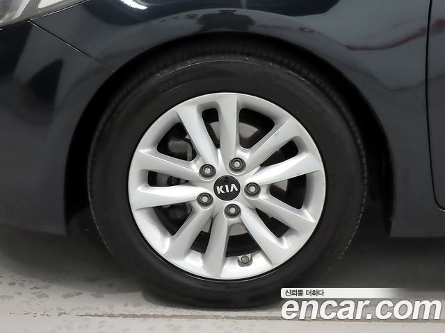 Kia K3 2016 — photo 20