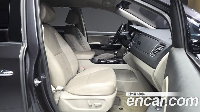 Kia Canival 2020 — photo 11