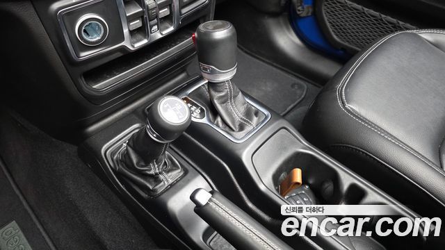 Jeep Wrangler 2022 — photo 9