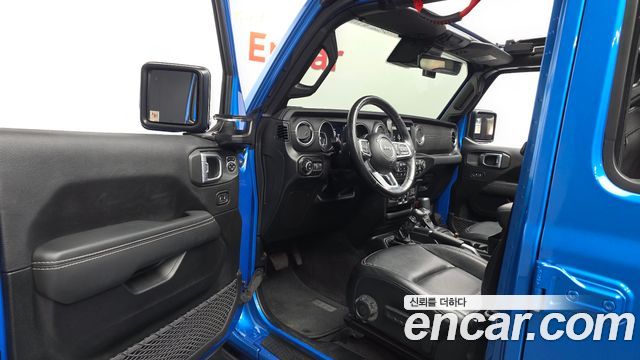 Jeep Wrangler 2022 — photo 10