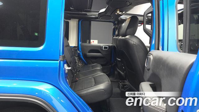 Jeep Wrangler 2022 — photo 12