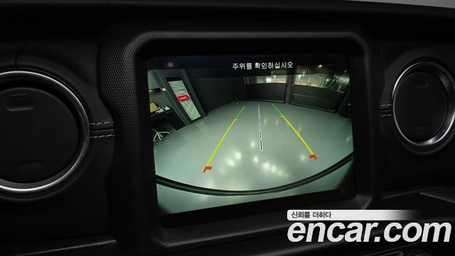Jeep Wrangler 2022 — photo 16