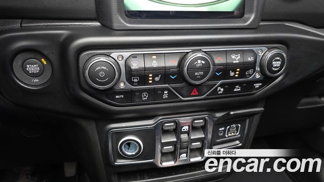 Jeep Wrangler 2022 — photo 17