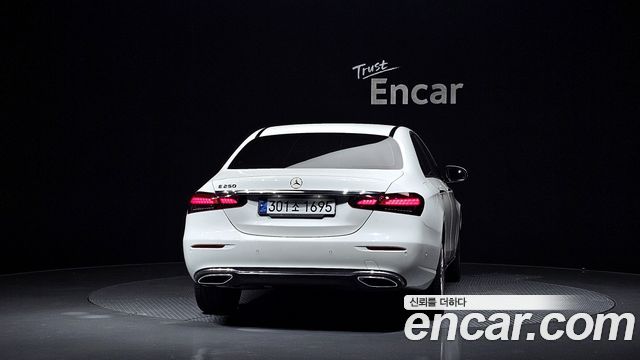 Mercedes-Benz E-Class 2021 — photo 4