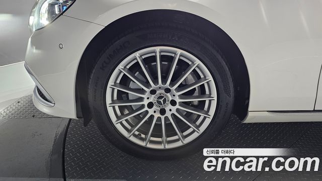 Mercedes-Benz E-Class 2021 — photo 5