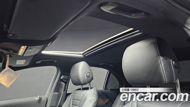 Mercedes-Benz E-Class 2021 — photo 19