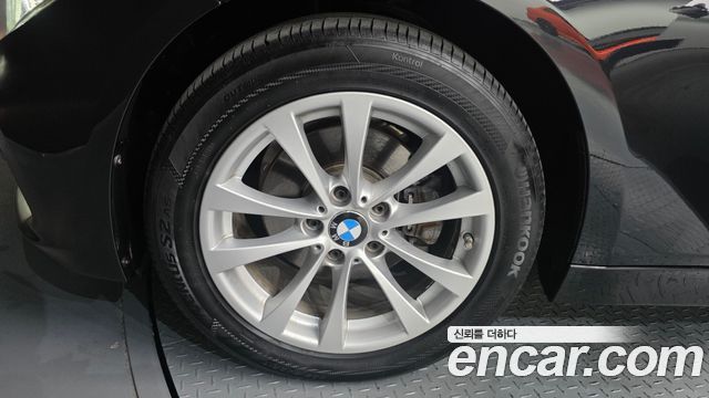 BMW 3-Series 2018 — photo 5