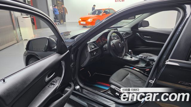 BMW 3-Series 2018 — photo 10