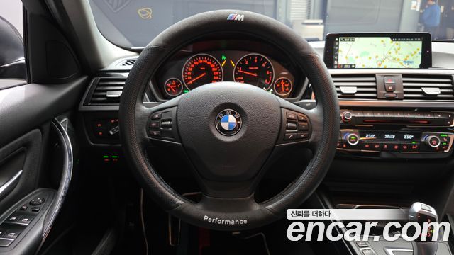 BMW 3-Series 2018 — photo 13