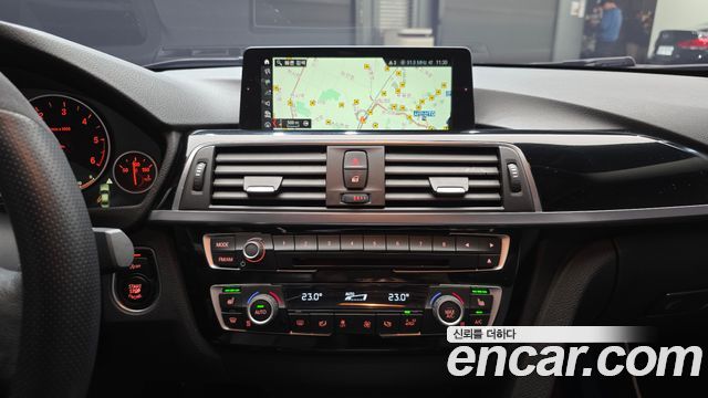 BMW 3-Series 2018 — photo 18