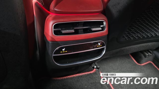 Genesis GV70 2021 — photo 19