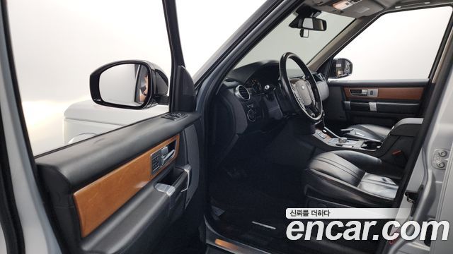 Land Rover Discovery 2016 — photo 10