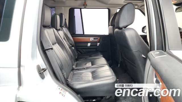 Land Rover Discovery 2016 — photo 12