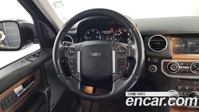Land Rover Discovery 2016 — photo 13