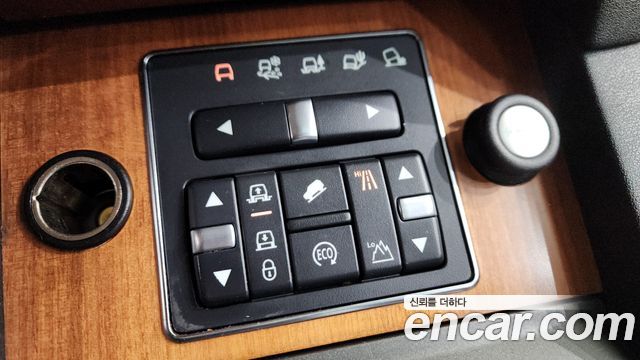 Land Rover Discovery 2016 — photo 16