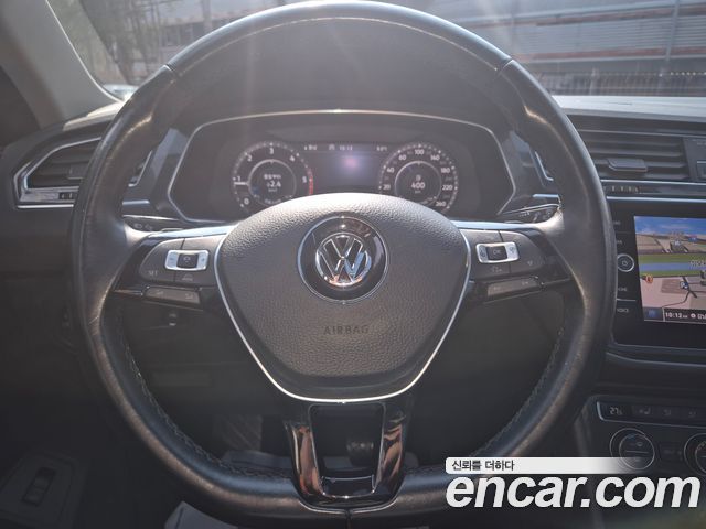 Volkswagen Tiguan 2018 — photo 17