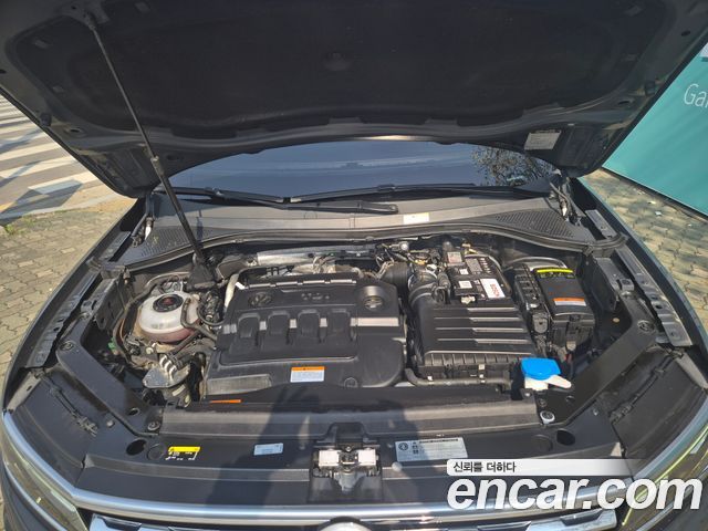 Volkswagen Tiguan 2018 — photo 19