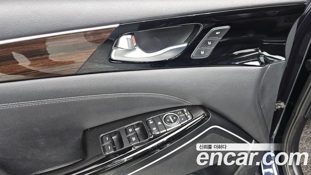 Kia K7 2018 — photo 17
