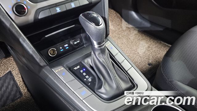 Hyundai AVANTE 2018 — photo 9