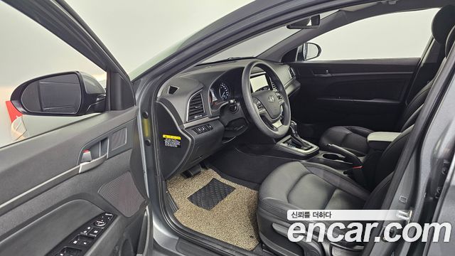 Hyundai AVANTE 2018 — photo 10