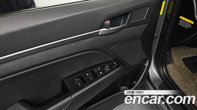 Hyundai AVANTE 2018 — photo 13