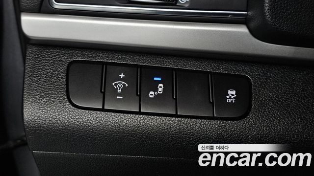 Hyundai AVANTE 2018 — photo 14