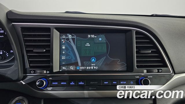 Hyundai AVANTE 2018 — photo 17