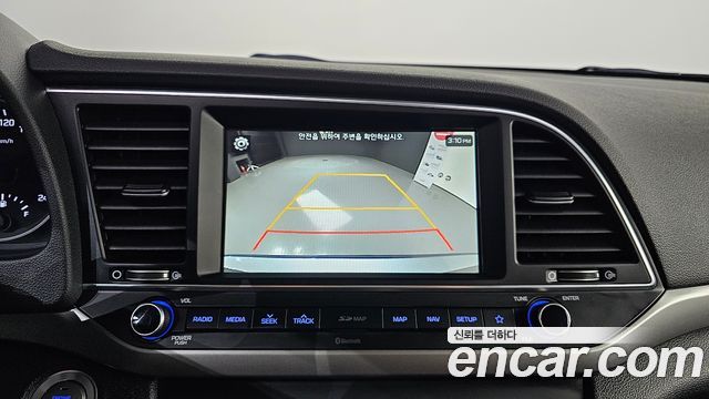 Hyundai AVANTE 2018 — photo 18