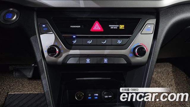 Hyundai AVANTE 2018 — photo 19
