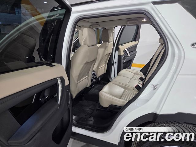 Land Rover Discovery Sport 2023 — photo 14