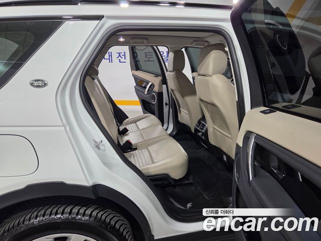 Land Rover Discovery Sport 2023 — photo 16