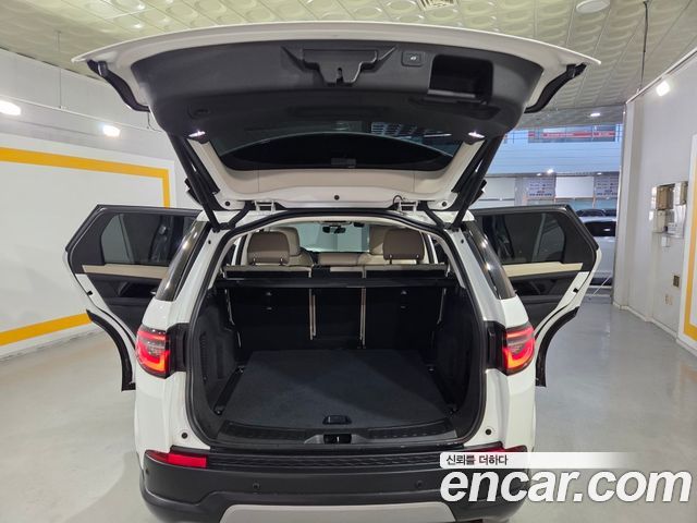 Land Rover Discovery Sport 2023 — photo 17