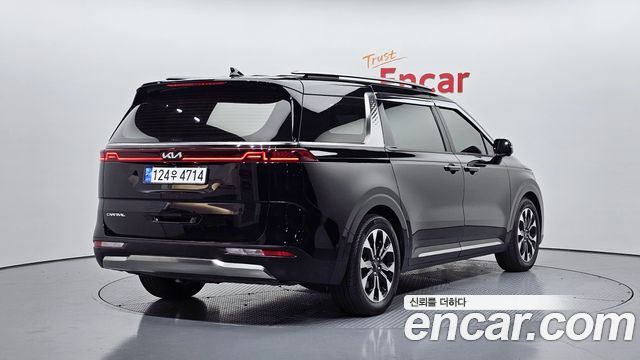 Kia Canival 2023 — photo 2