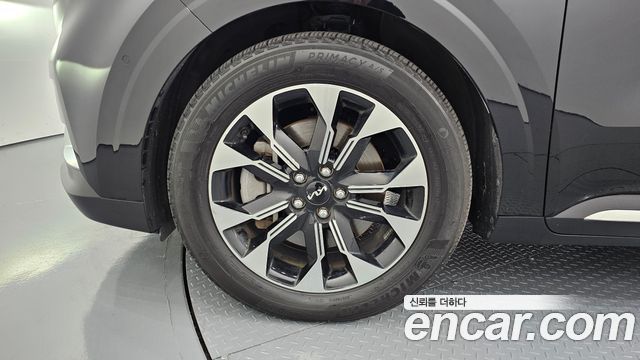 Kia Canival 2023 — photo 5