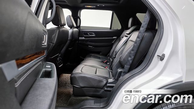 Ford Explorer 2018 — photo 12