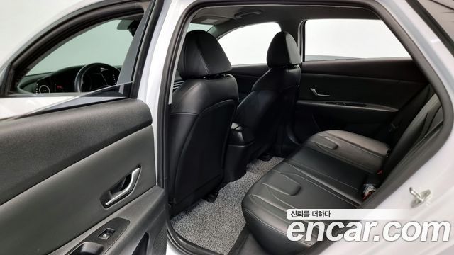 Hyundai AVANTE 2021 — photo 12